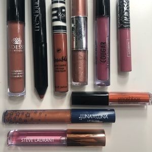 Lipstick/gloss bundle. All unused good conditon